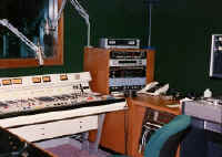Production room at Star 101 in Orlando in 1990-Jaime Lerner.jpg (83445 bytes)