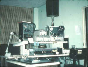 WLOQ_studios.jpg (56305 bytes)