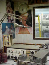 __hr_Another+view+of+the+studio.jpg (47156 bytes)
