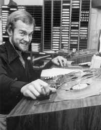 dennis_moore_carting_up_the_news_john_gordon.jpg (32948 bytes)